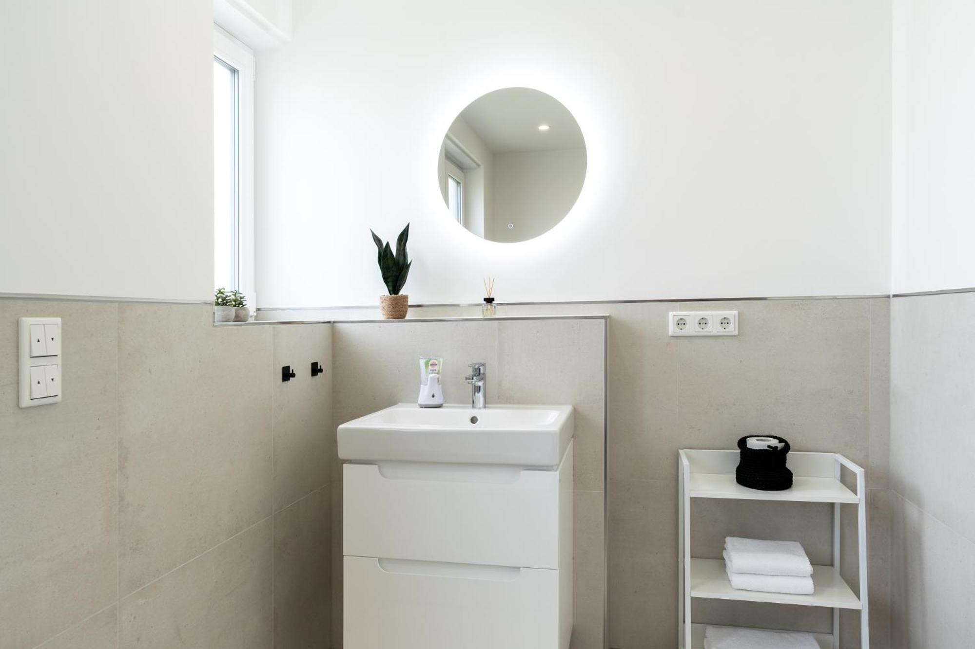 Raw-Flat Meier - Modern - Stylisch - Balkon - Netflix Bielefeld Buitenkant foto