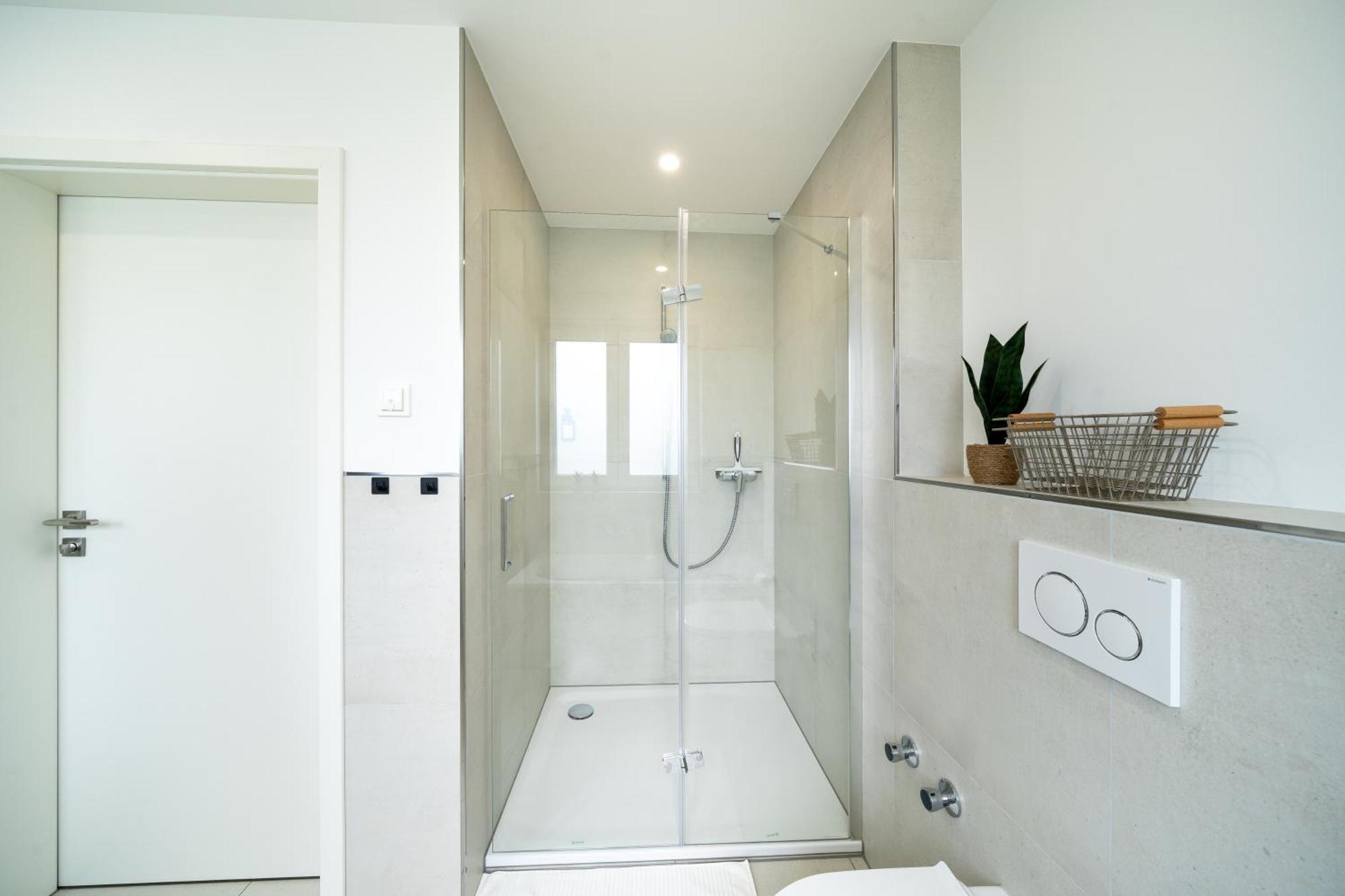 Raw-Flat Meier - Modern - Stylisch - Balkon - Netflix Bielefeld Buitenkant foto